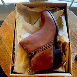 Lucky Brand Basel Boots in Toffee - Size 8M - New Condition